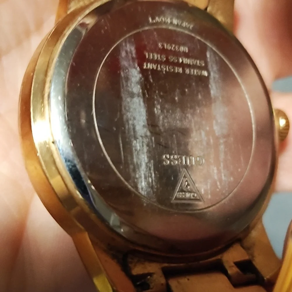GUESS WOMEN'S GOLD-TONE GENUINE CRYSTAL QUARTZ SIZES 6 - 6.75